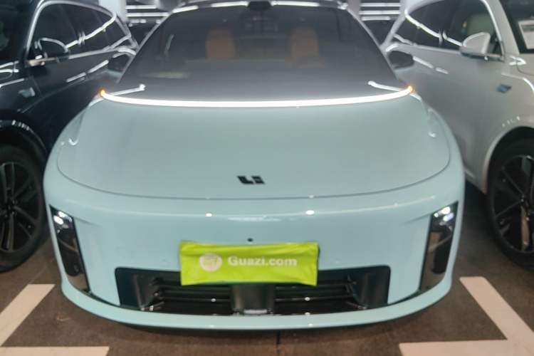Li Auto i8 2025 — 2