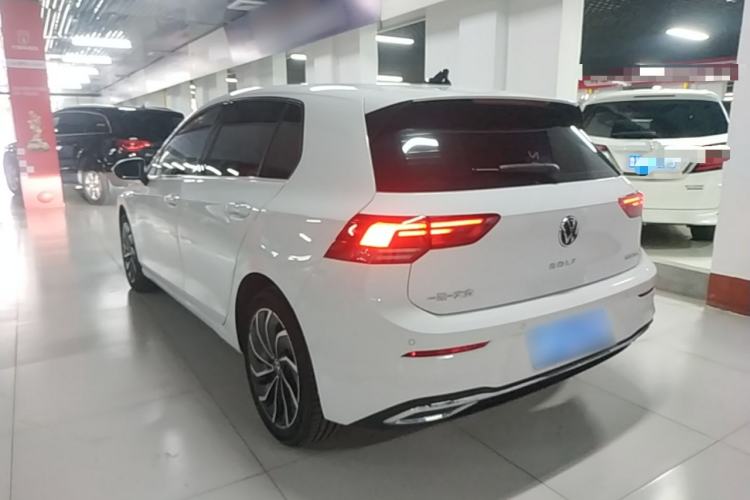Volkswagen Golf 2024 — 4