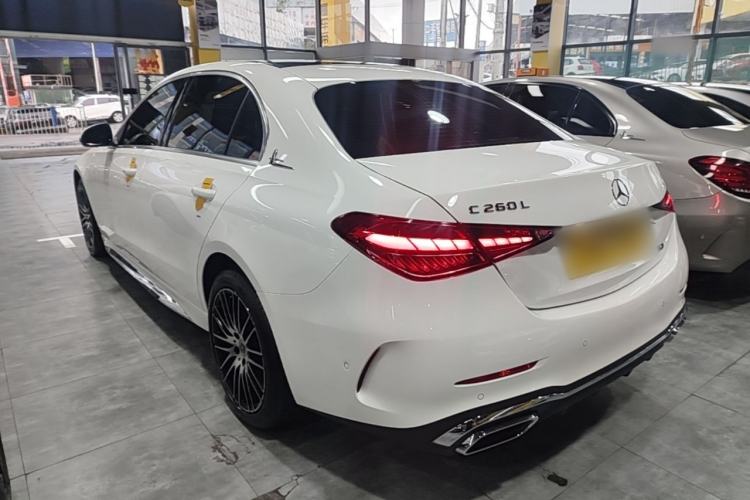 Mercedes-Benz C 260 L 2024 — 4