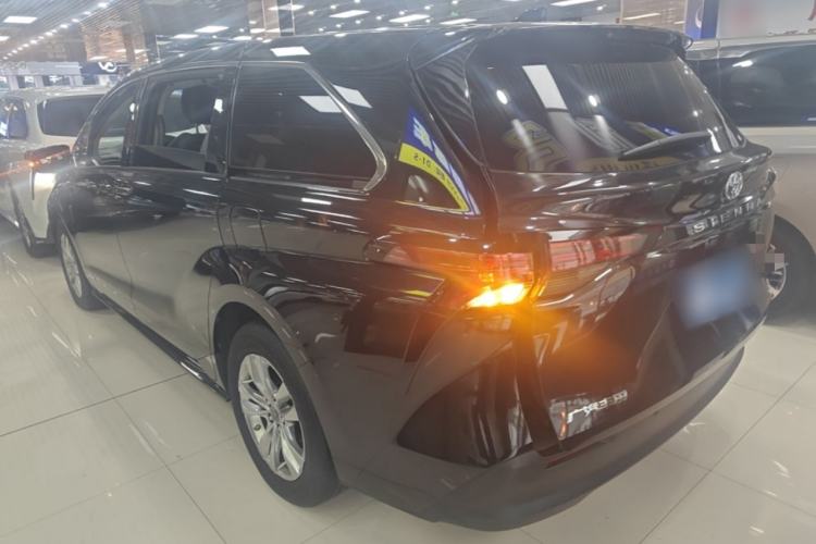 Toyota Sienna 2023 — 4