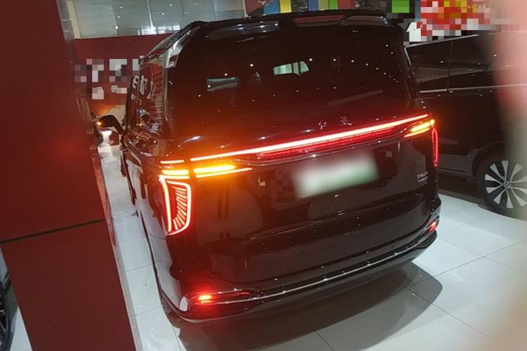 Hongqi HQ9 PHEV 2024 — 4