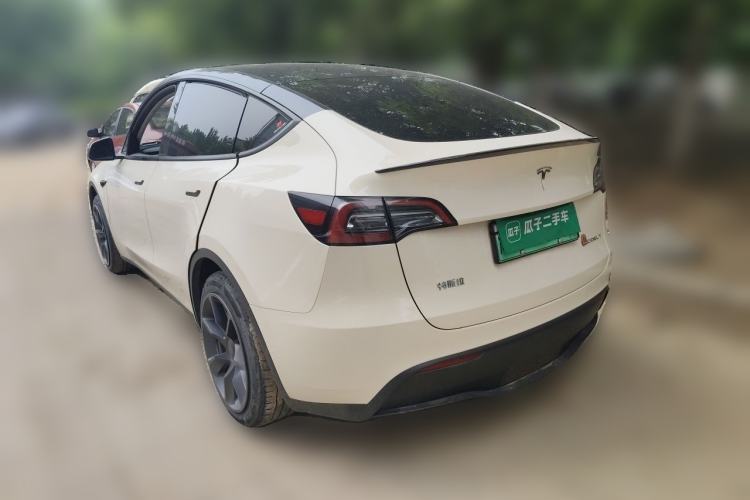 Tesla Model Y 2022 — 4