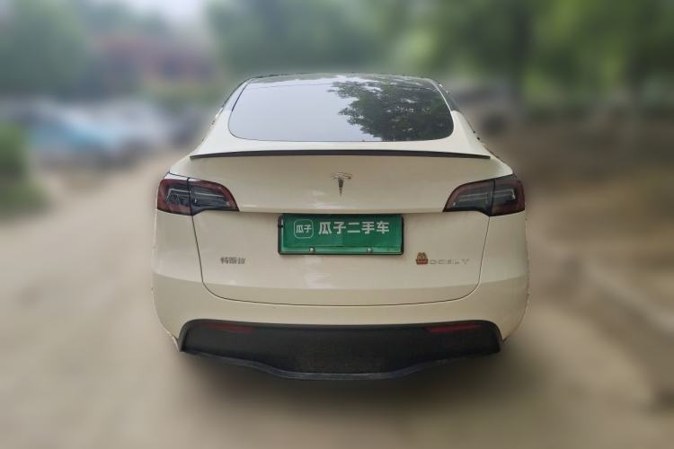 Tesla Model Y 2022 — 5