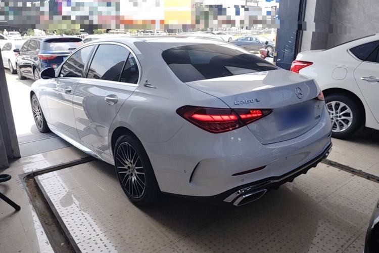 Mercedes-Benz C 260 L 2023 — 4