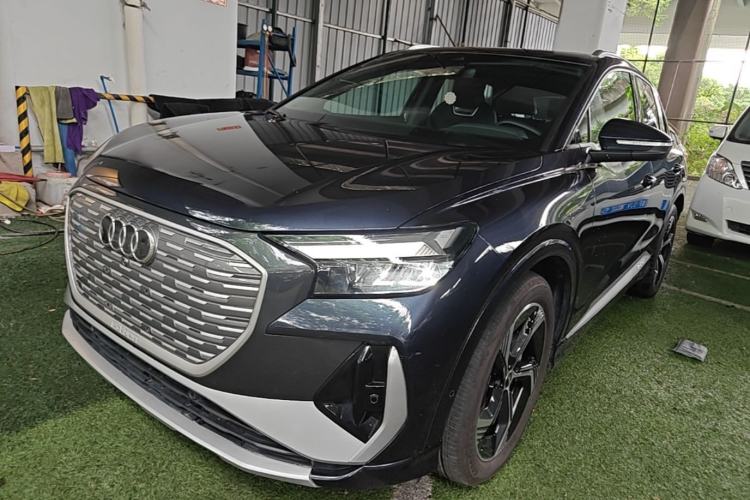 Audi Q4 e-tron 2022 — фото 1
