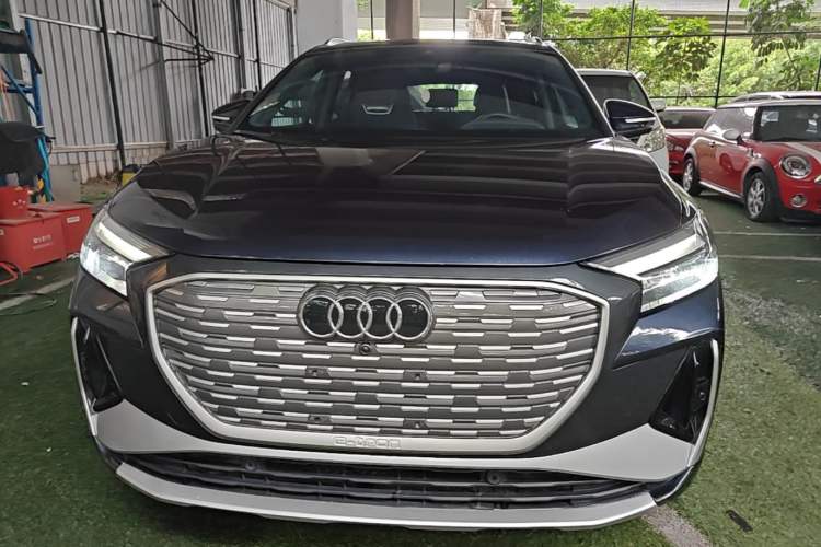 Audi Q4 e-tron 2022 — фото 2