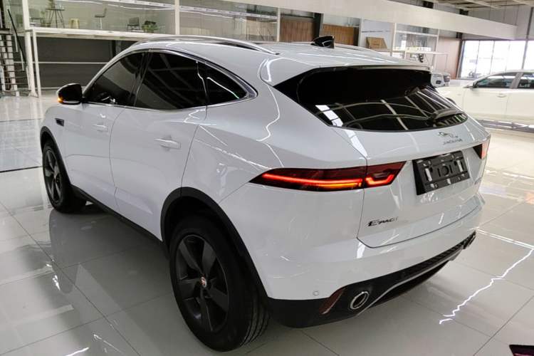Jaguar e pace 2024 — фото 4