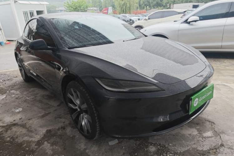Tesla Model 3 2025 — 3