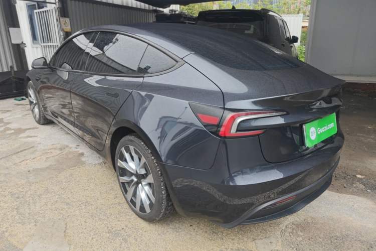 Tesla Model 3 2025 — 4