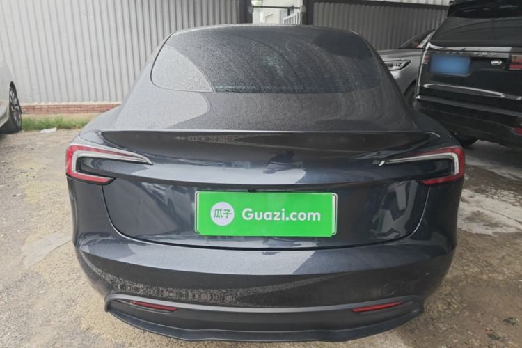 Tesla Model 3 2025 — 5