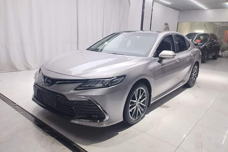 Toyota Camry 2021 — фото 1