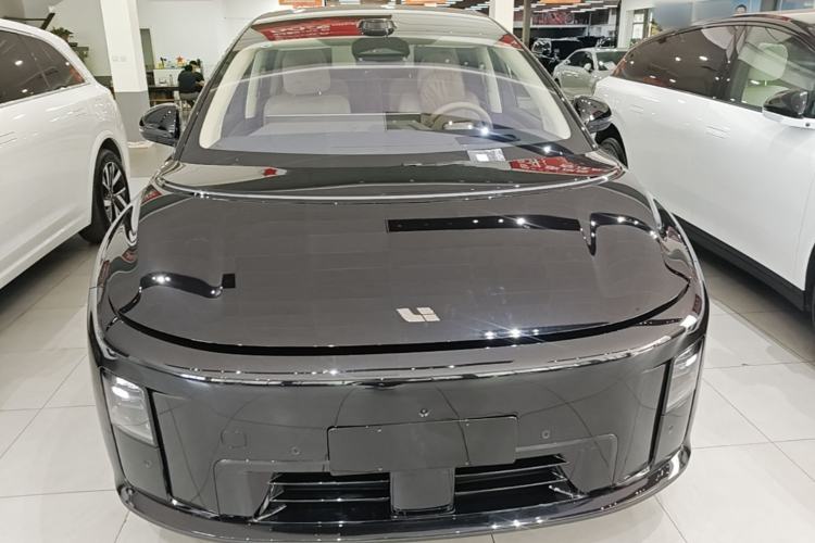 Li Auto i8 2025 — 2