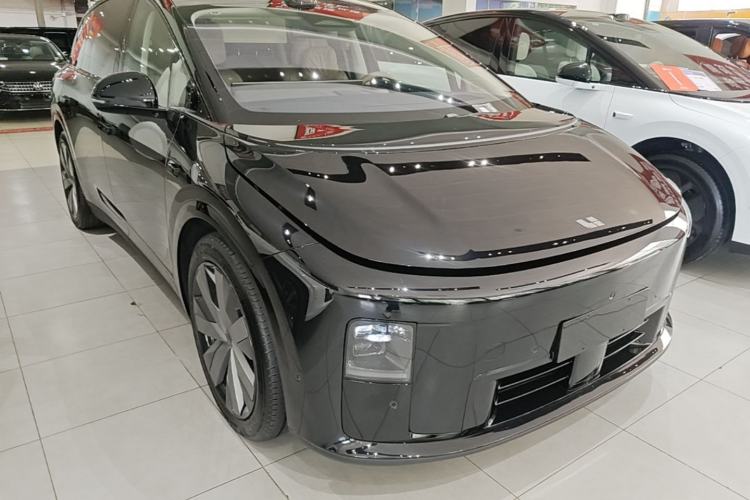 Li Auto i8 2025 — 3