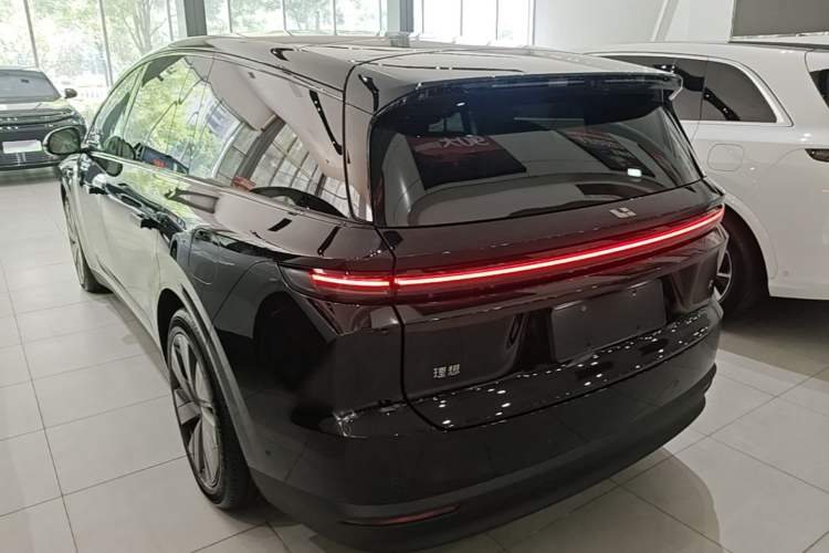 Li Auto i8 2025 — 4