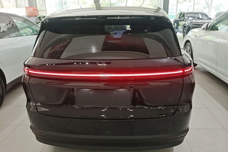 Li Auto i8 2025 — 5