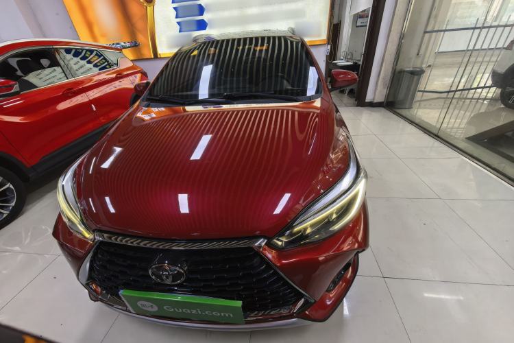 Toyota Yaris 2022 — фото 2