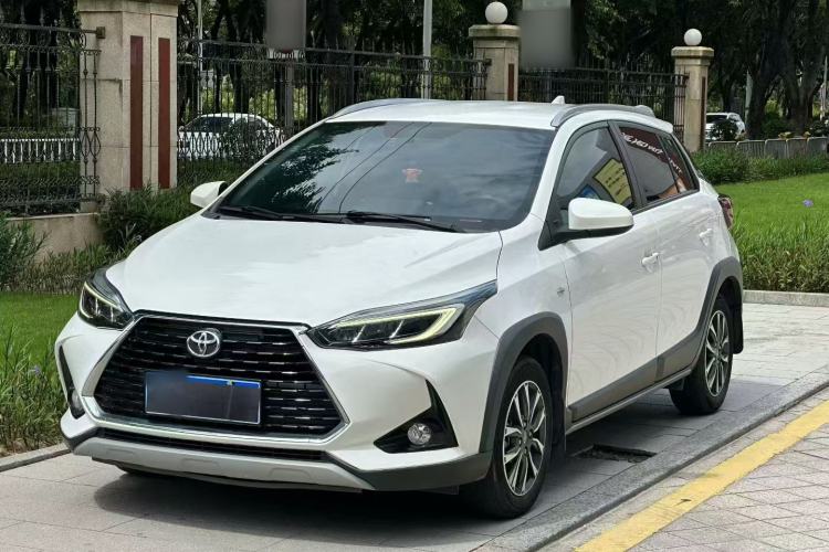 Toyota YARiS L 2022 — фото 1