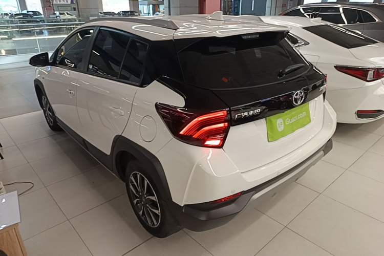 Toyota YARiS L 2022 — фото 4