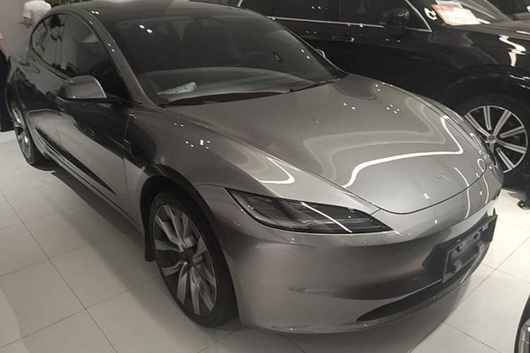 Tesla Model 3 2023 — 3