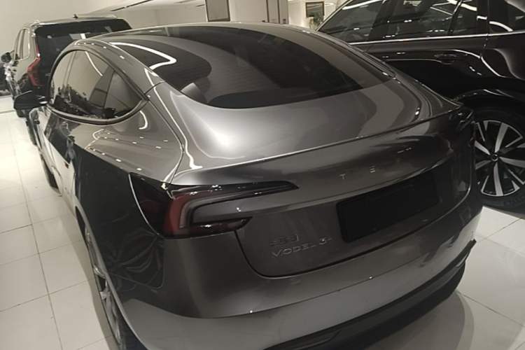 Tesla Model 3 2023 — 4