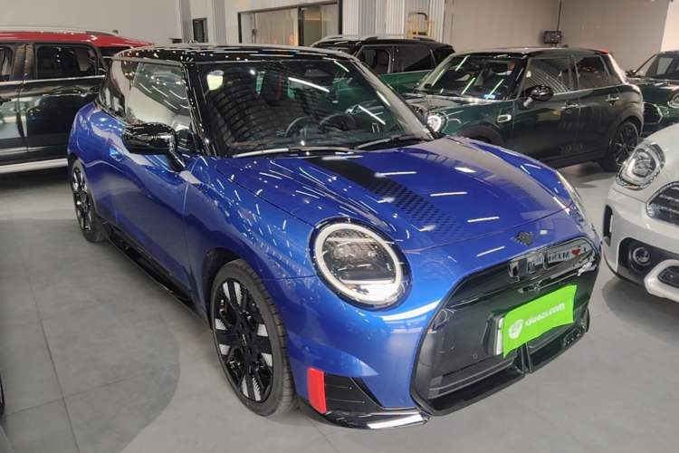 MINI Cooper 2025 — 3