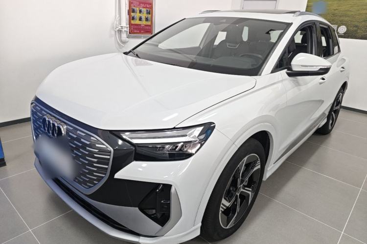 Audi Q4 e-tron 2023 — фото 1