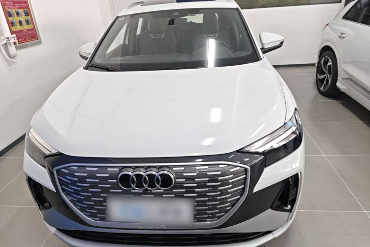 Audi Q4 e-tron 2023 — фото 2