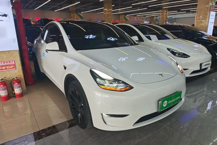 Tesla Model Y 2022 — 3