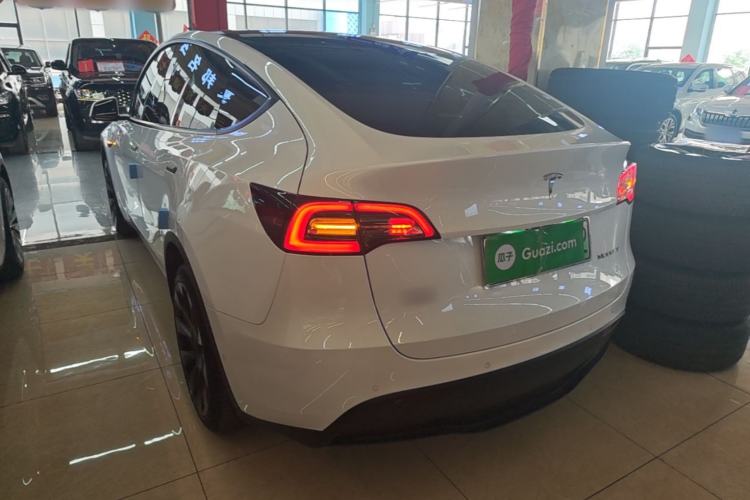 Tesla Model Y 2022 — 4