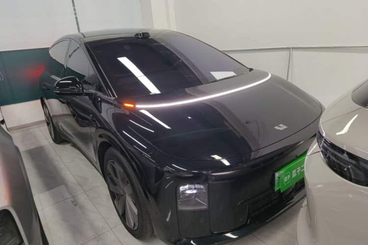 Li Auto i8 2025 — 3