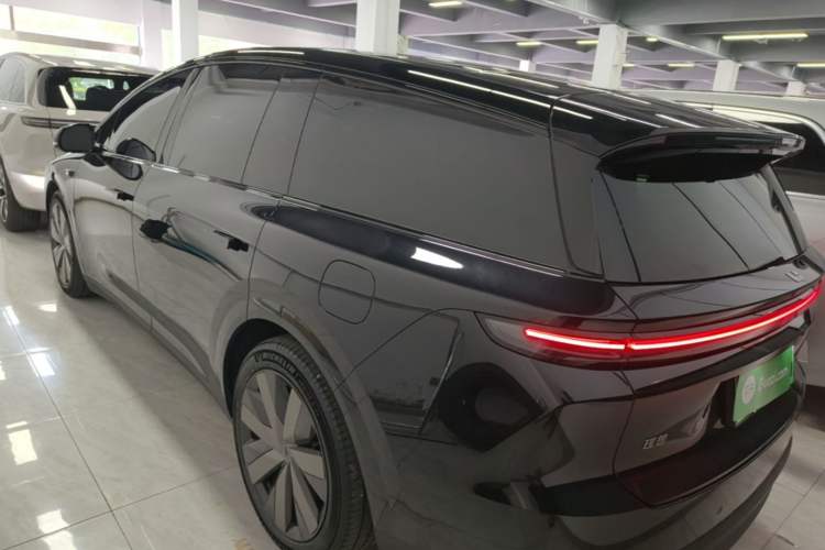 Li Auto i8 2025 — 4