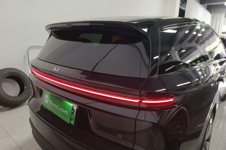 Li Auto i8 2025 — 5