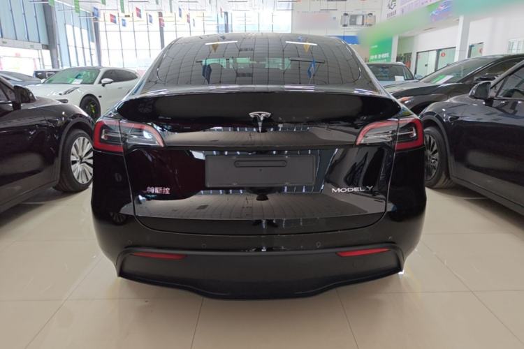 Tesla Model Y 2022 — 5
