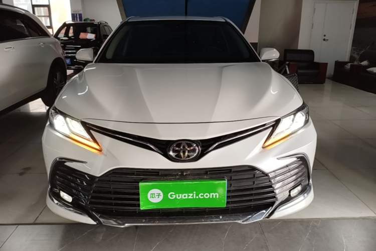Toyota Camry 2023 — 2