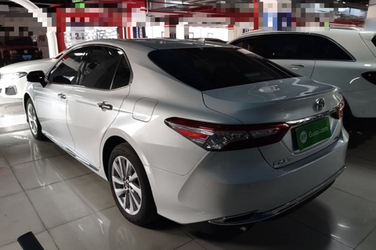 Toyota Camry 2023 — 4