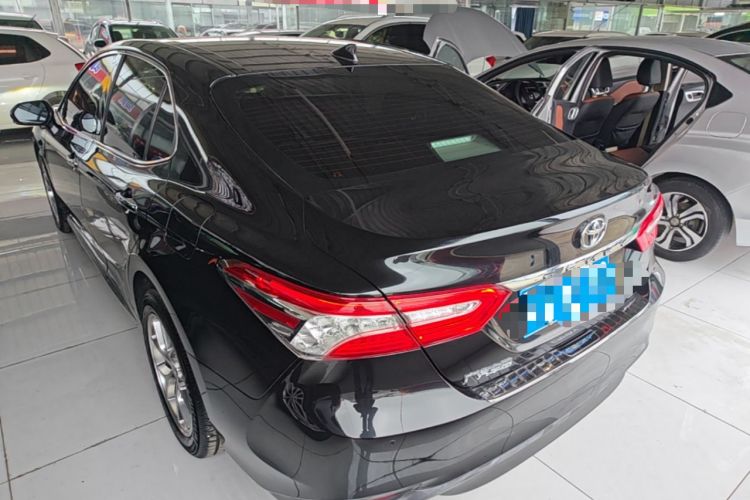 Toyota Camry 2021 — 4