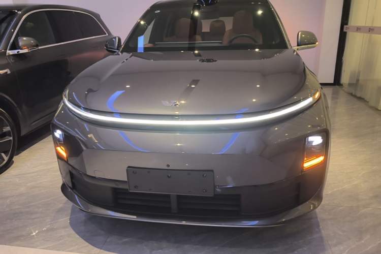 Li Auto L6 2024 — 2