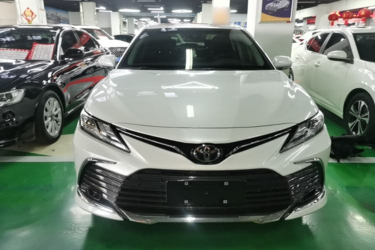 Toyota Camry 2023 — 2
