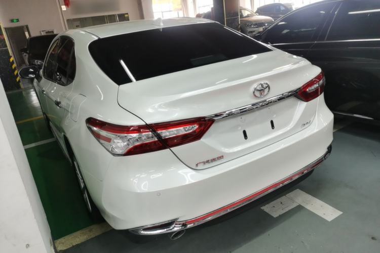 Toyota Camry 2023 — 4