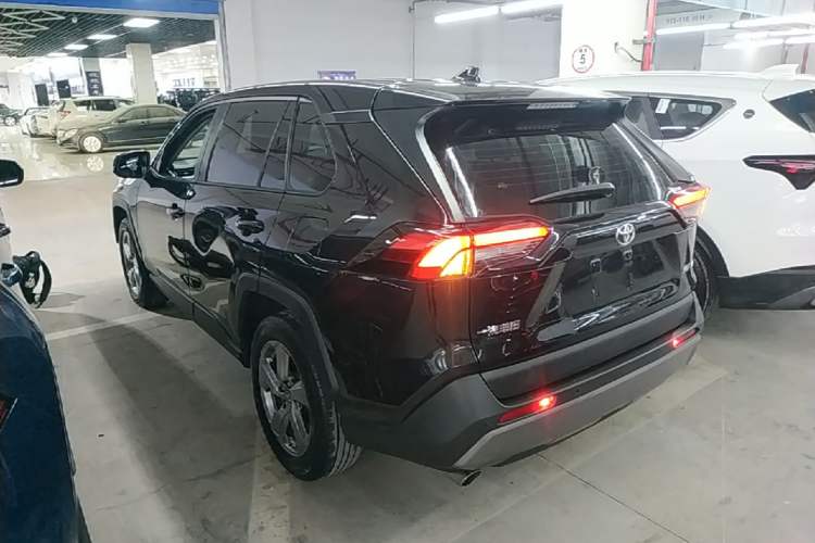 Toyota RAV4 2022 — 4