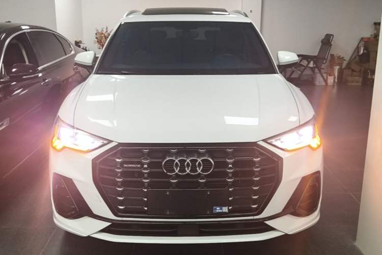 Audi Q3 2022 — 2