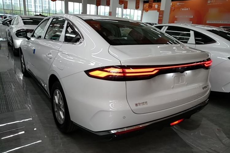 Geely Galaxy Stellar 6 2026 — фото 4