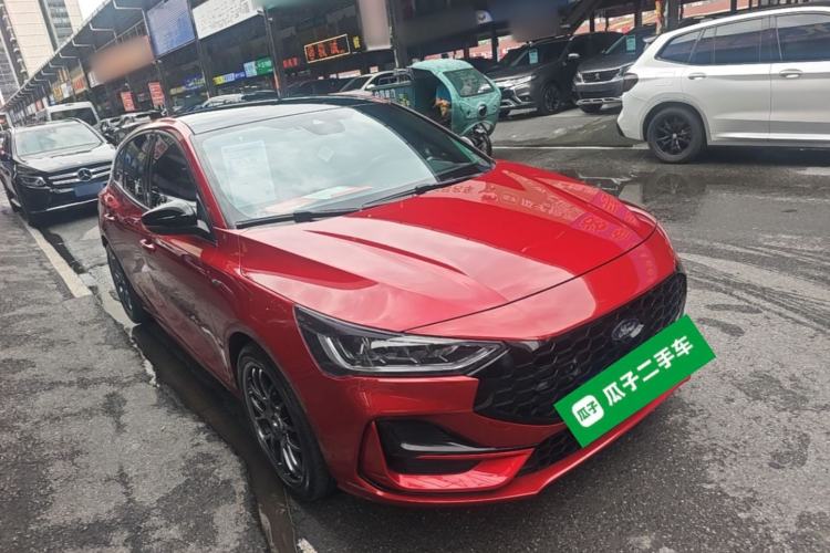 Ford Focus 2022 — 3