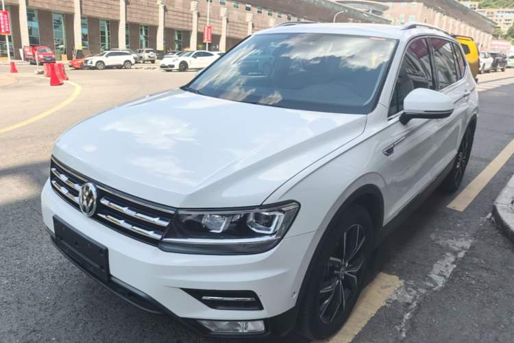 Volkswagen Tiguan L 2020 — фото 1