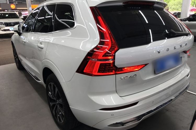 Volvo XC60 2023 — фото 4