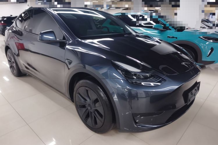 Tesla Model Y 2024 — 3