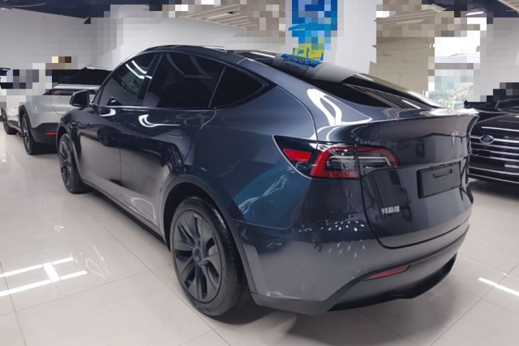 Tesla Model Y 2024 — 4