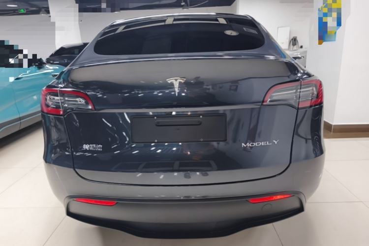 Tesla Model Y 2024 — 5