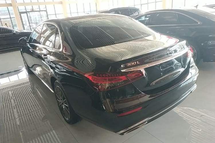 Mercedes-Benz E 260 L 2022 — 4