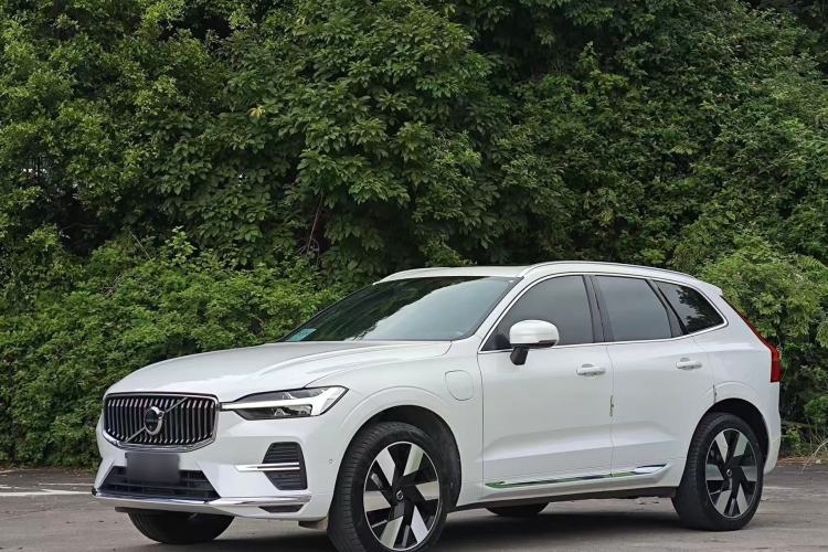 Volvo XC60 2024 — фото 1